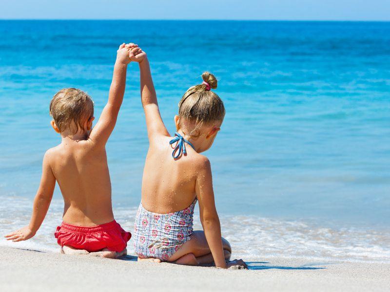 dzieci na plaży